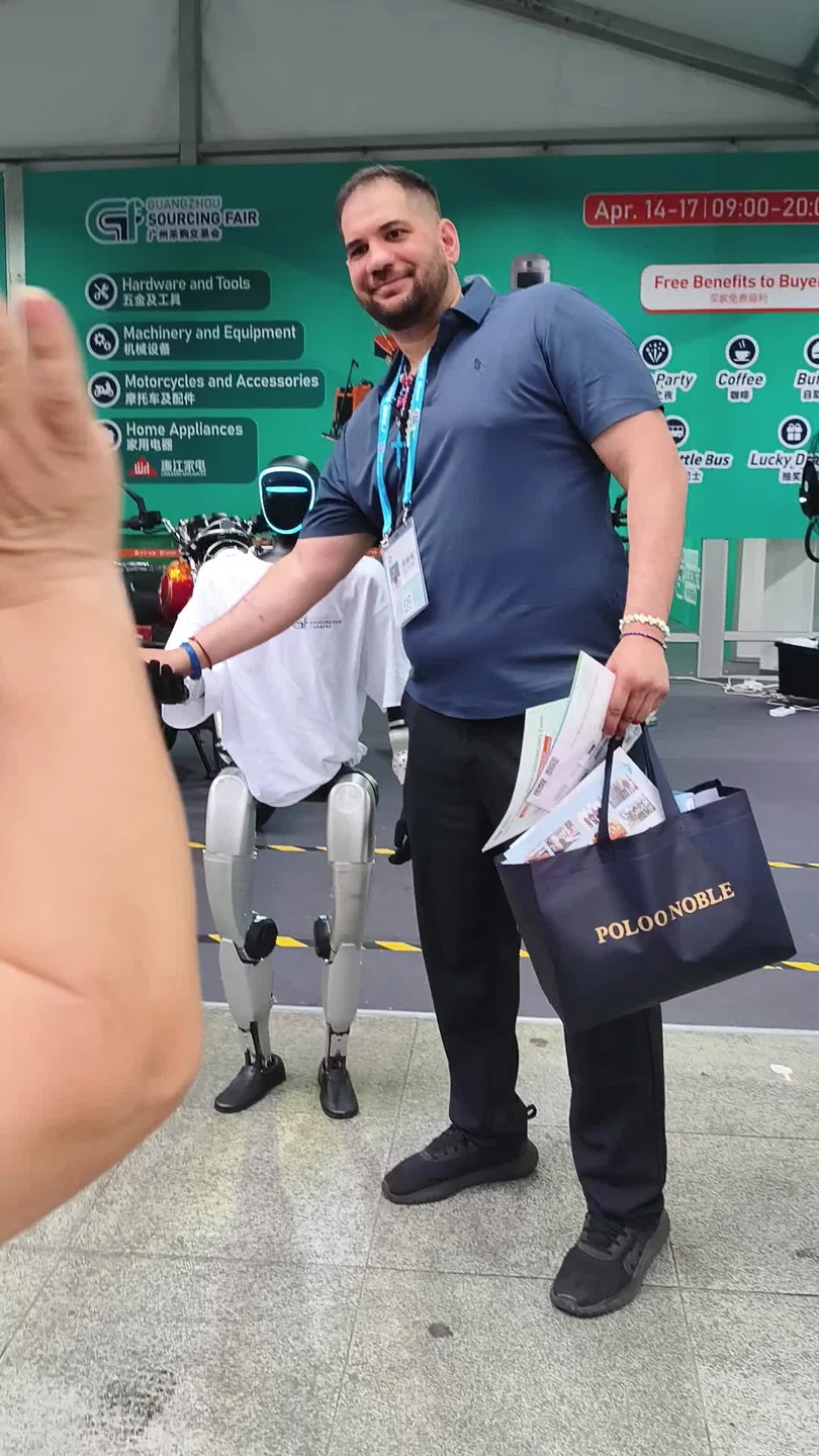Nemanja Vasić bei einer Technologie- und Sourcing-Messe in Guangzhou, China